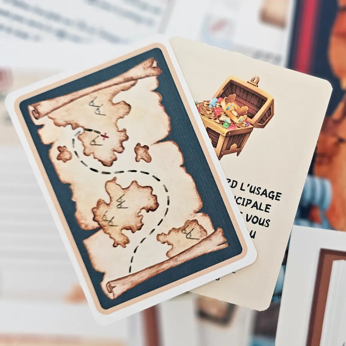 Cartes d'action avec carte au trésor et coffre à bijoux pour le jeu de murder party Meurtre à Tribord par Kill Event